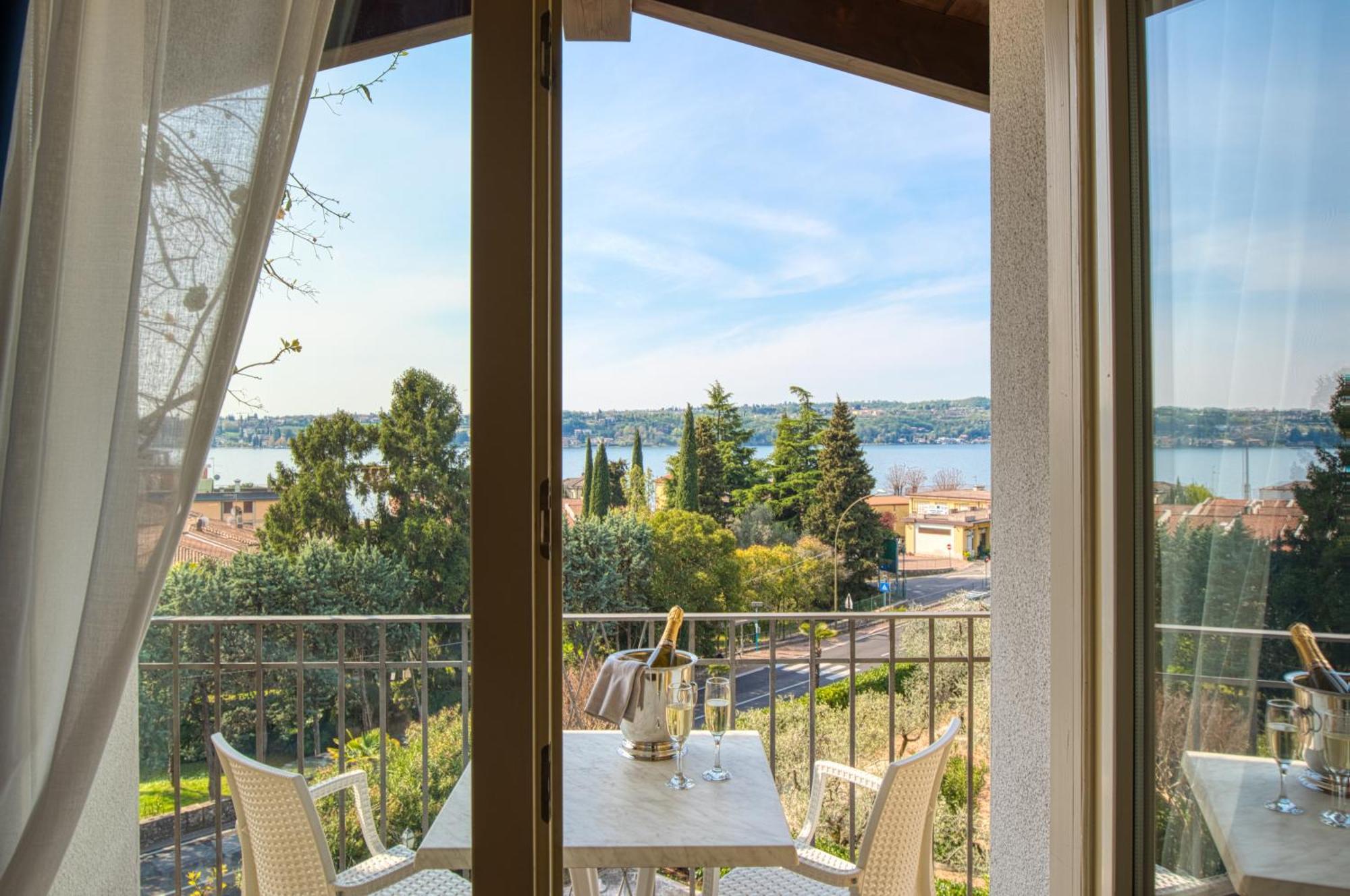 Hotel Galeazzi Gardone Riviera Exteriör bild